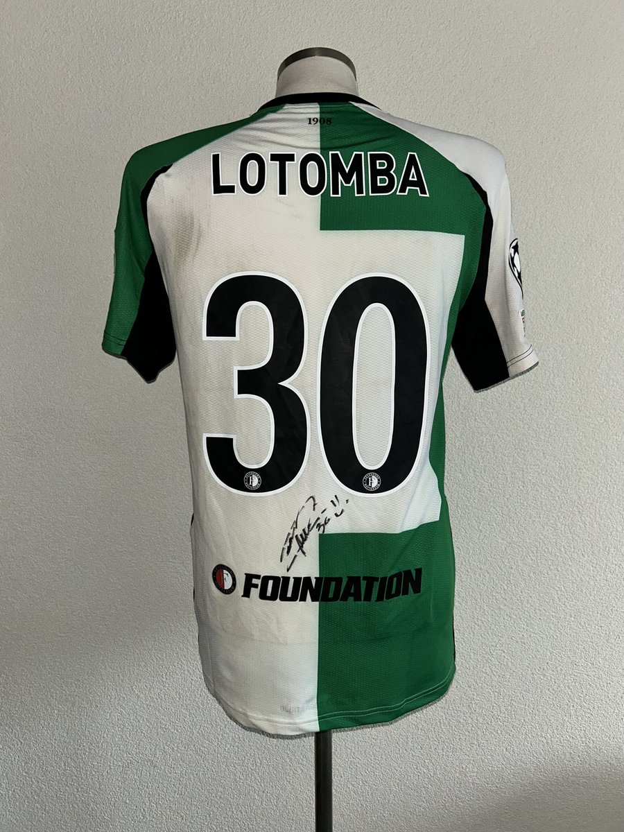 jeroenkroese's tweet photo. @Wilbird010 Je zult het shirt maar hebben op deze foto #benfey #Lotomba #steunhem https://t.co/zrElNUn29y