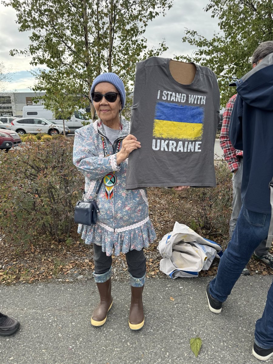 StandUpAK's tweet image. All across the state, we are letting all dictators know that they are not welcome here. Regardless of whether they are from another country or homegrown.#AlaskaSupportUkraine #StandUPAlaska