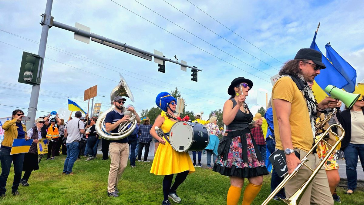 StandUpAK's tweet image. All across the state, we are letting all dictators know that they are not welcome here. Regardless of whether they are from another country or homegrown.#AlaskaSupportUkraine #StandUPAlaska