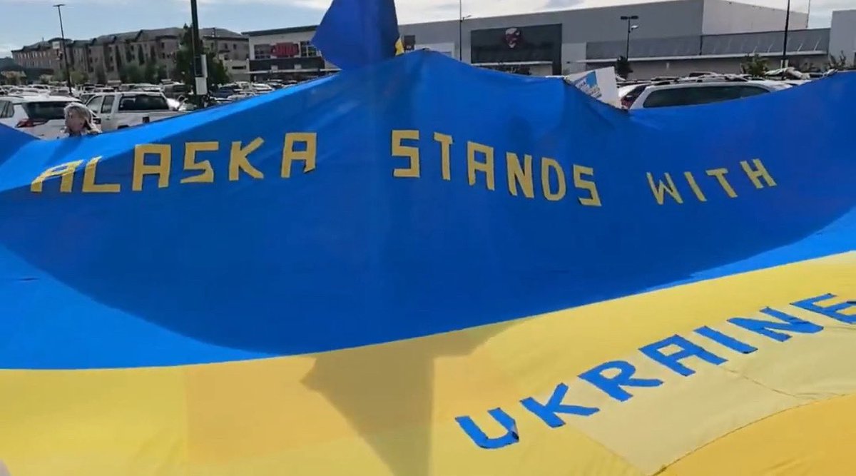 Interesting how the image below isn’t showing with my post today here. Would be a shame if it went viral.

dworkinsubstack.com/p/alaska-roars…