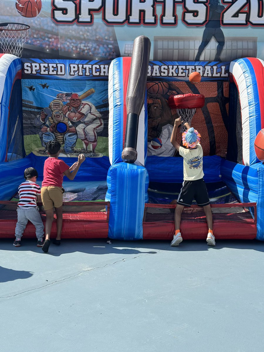 D26Team's tweet image. Carnival &amp;amp; BBQ Day at Summer Rising PS/IS 266! Popcorn, cotton candy, funnel cakes, water rides, &amp;amp; inflatable fun made for the perfect celebration of Summer Rising. Huge thanks to our amazing staff, incredible students, and supportive families for making it unforgettable!