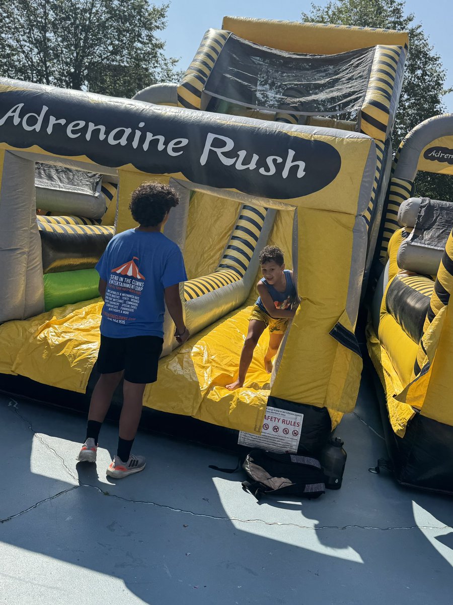 D26Team's tweet image. Carnival &amp;amp; BBQ Day at Summer Rising PS/IS 266! Popcorn, cotton candy, funnel cakes, water rides, &amp;amp; inflatable fun made for the perfect celebration of Summer Rising. Huge thanks to our amazing staff, incredible students, and supportive families for making it unforgettable!