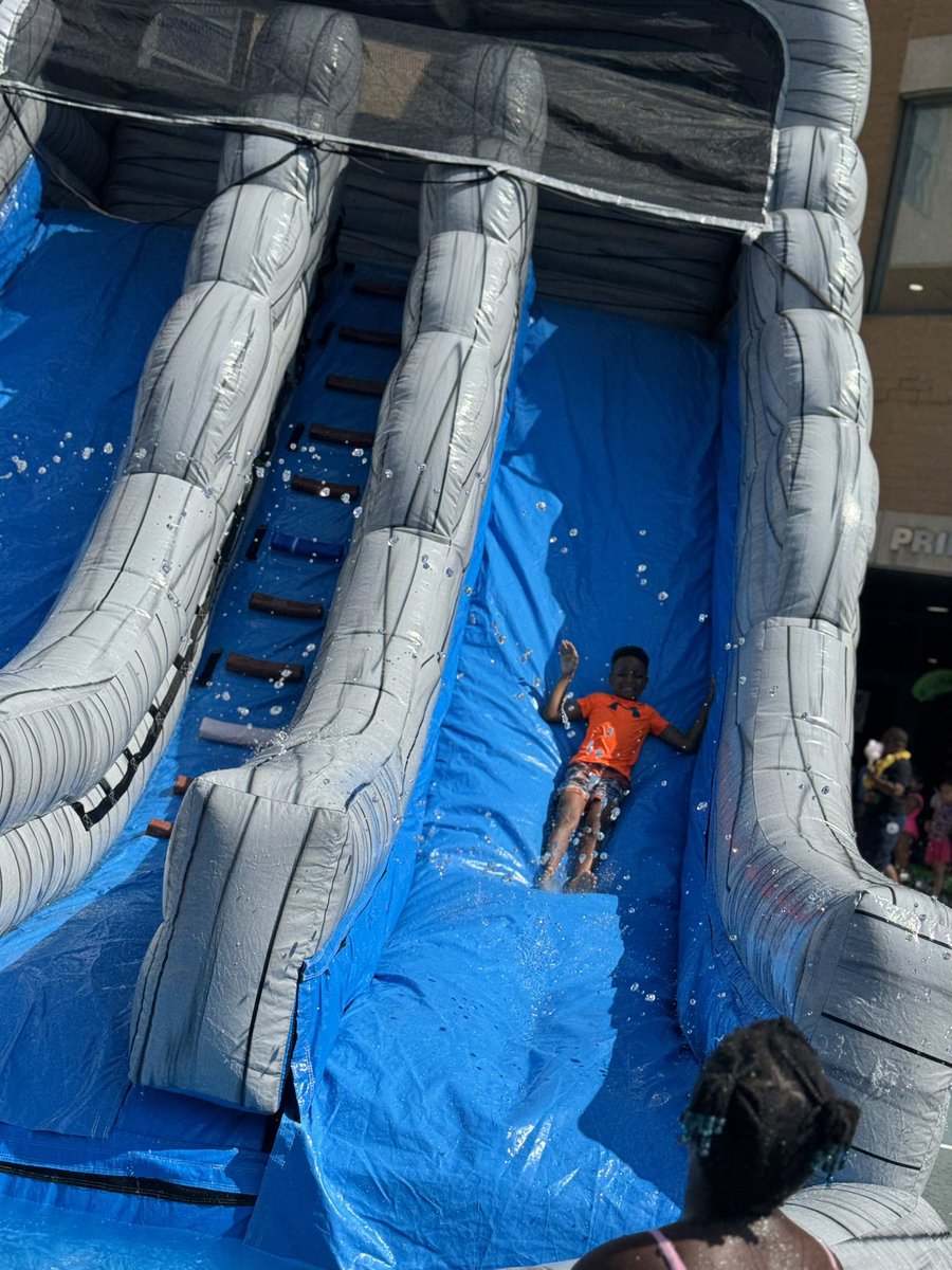 D26Team's tweet image. Carnival &amp;amp; BBQ Day at Summer Rising PS/IS 266! Popcorn, cotton candy, funnel cakes, water rides, &amp;amp; inflatable fun made for the perfect celebration of Summer Rising. Huge thanks to our amazing staff, incredible students, and supportive families for making it unforgettable!