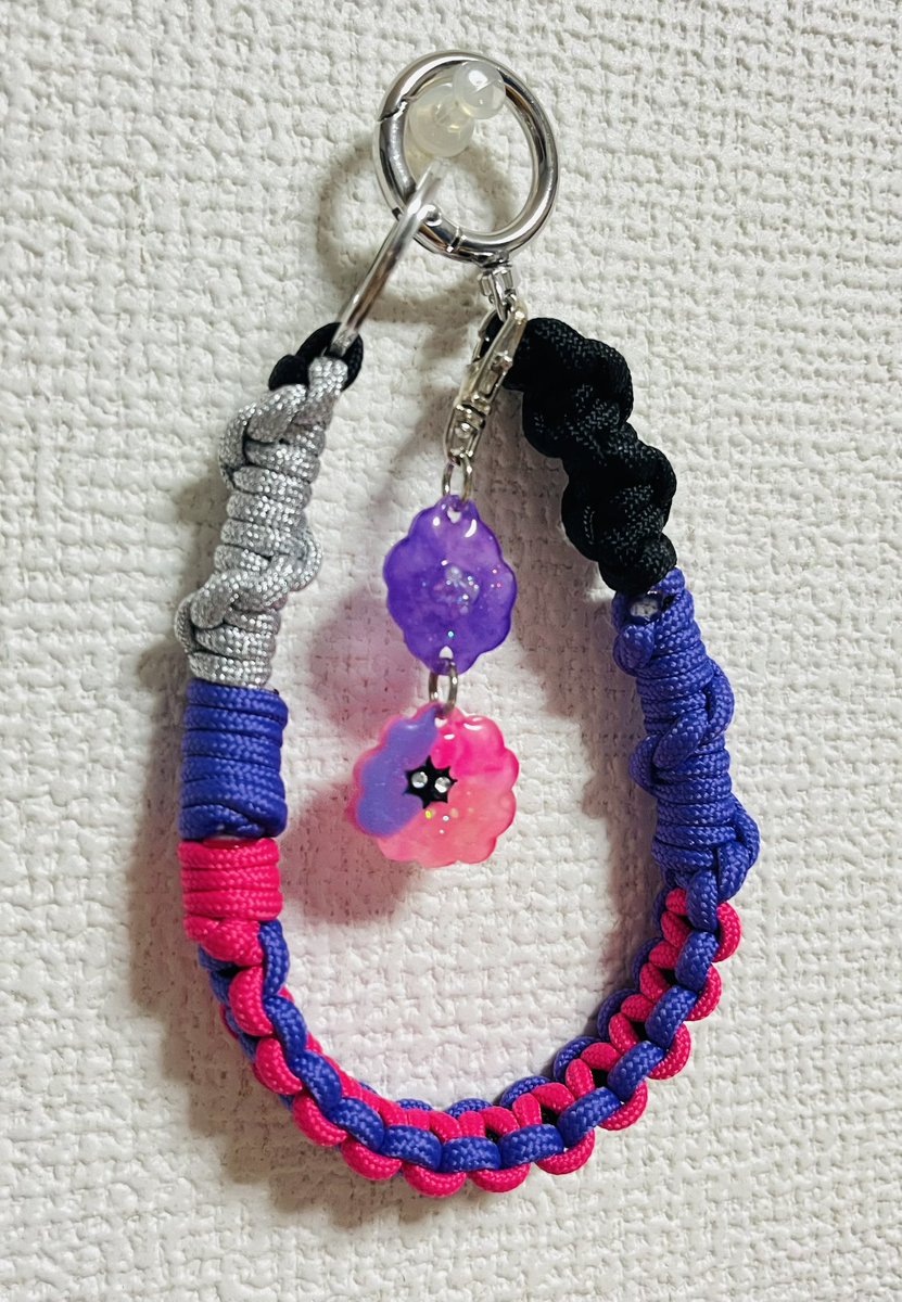 お品書きはまた作る予定だけども
ハンドストラップにもなるキーホルダー？も持って行きます〜

長さは25cm +金具くらいかな