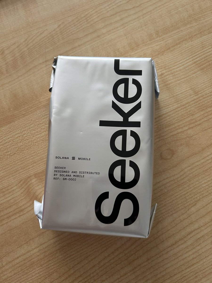 rundadbodrun's tweet photo. @molusol @solanamobile Today mine arrived 😮 https://t.co/0u6evIiJPJ