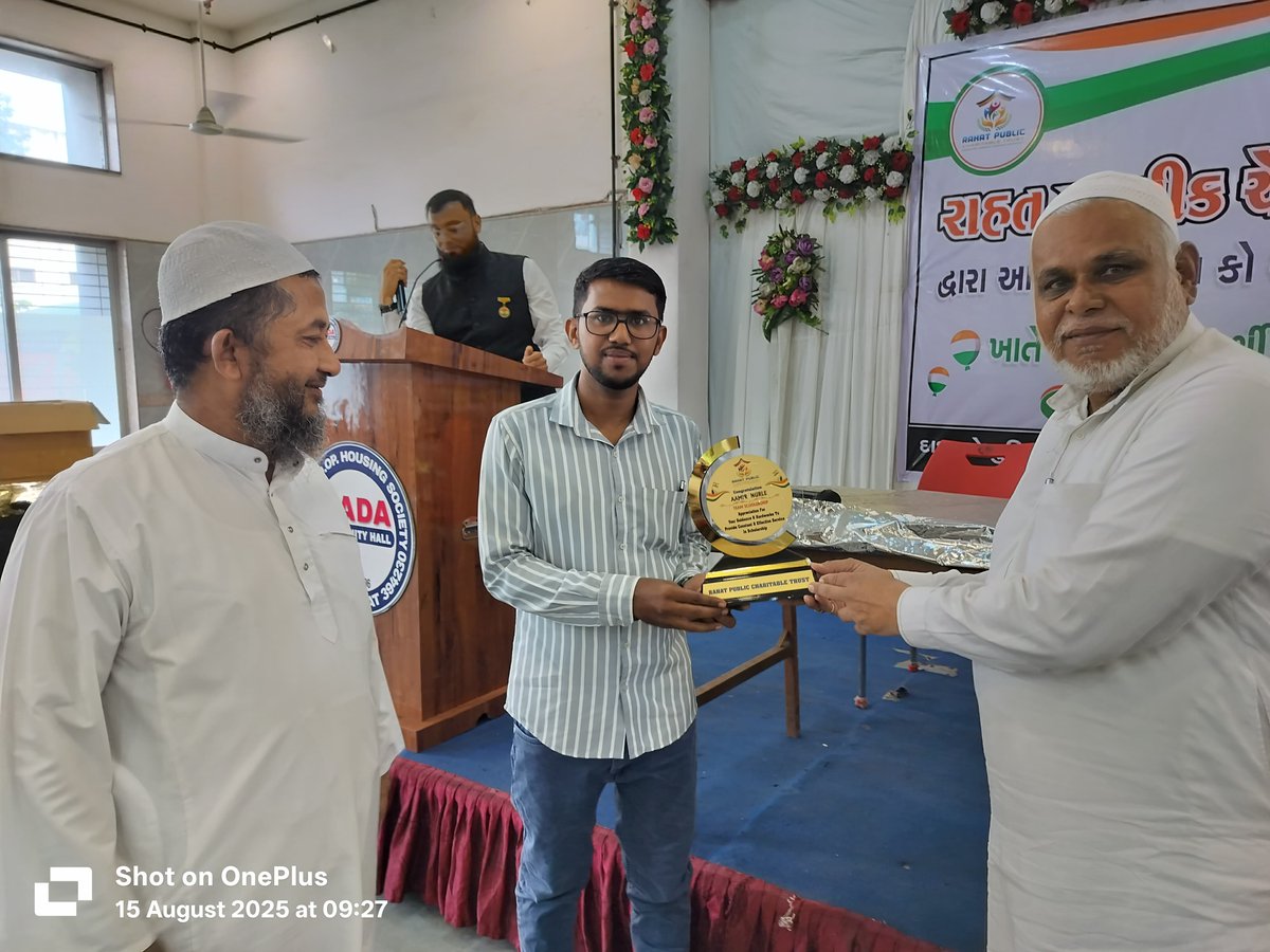 *Token of Appreciation by Rahat Society RPCT, Surat* for successfully implementing Scholarships Guidance Center

@team
🤝For queries: info@teamscholarship.in