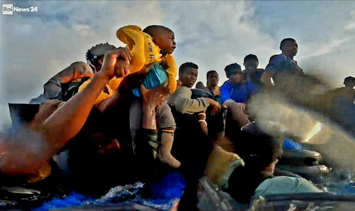 LelloConso's tweet image. Con quello che succede nel Mediterraneo la #Madonna è stata licenziata altro che #assunta