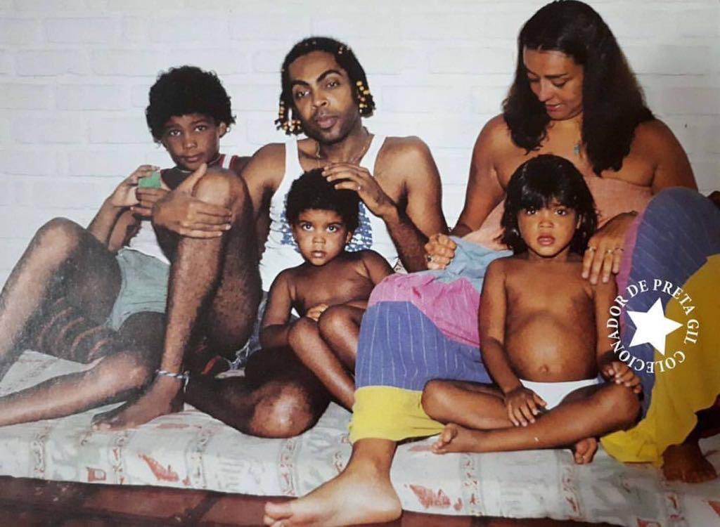 gilbertogil's tweet image. Hoje é dia de desejar um feliz aniversário para Drão, mãe de Pedro, Preta e Maria. Aquele abraço com muito carinho 💙

#EquipeGil