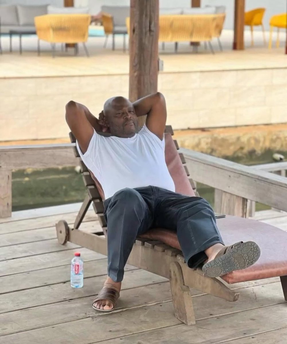 KingMVJS's tweet image. Just Imagine Liverpool lose the first game. Just imagine