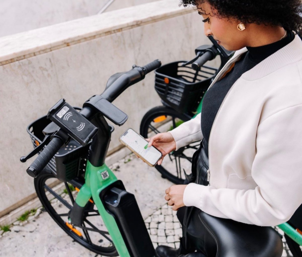 .<a href="/Boltapp/">Bolt</a> has deployed a fleet of e-bikes in London today, marking its first entry into the UK micromobility market.

Read more: zagdaily.com/places/bolt-e-…