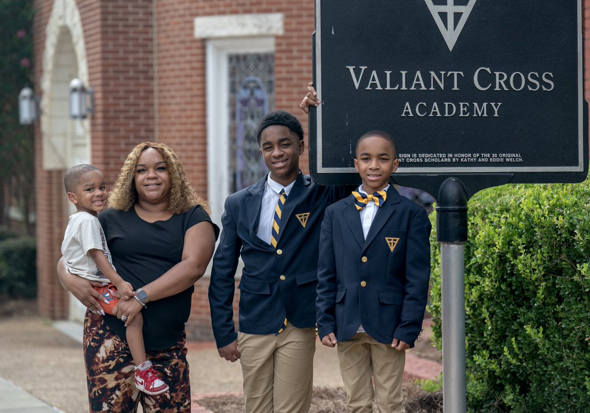 GovernorKayIvey's tweet image. Introducing a CHOOSE Act Family — meet the McDades! 👋

Sixth-grader KaMarrion McDade is attending Valiant Cross Academy this year. His mom had the goal to send all of her sons there. 

I am proud to see this Alabama mom and her boys receive the education they desire! #alpolitics