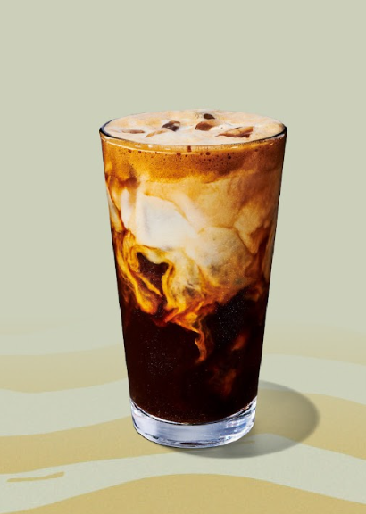 ItmagazineMex's tweet image. El #PumpkinSpice está de vuelta: regresa a #Starbucks® una de sus bebidas de temporada más queridas.

- El emblemático #PumpkinSpiceLatte vuelve a las tiendas de Starbucks México a partir del 18 de agosto para todo, acompañado del regreso de la familia Apple Crisp.