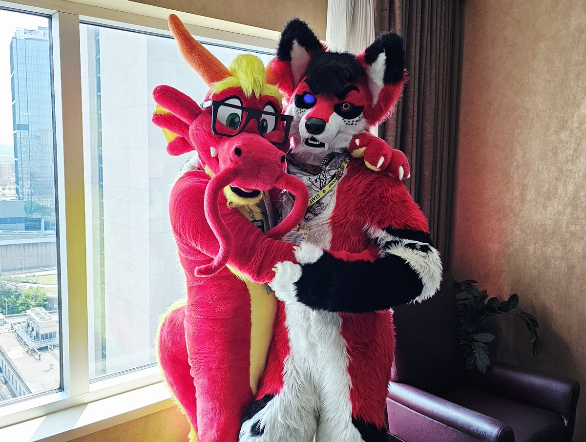 This #FursuitFriday, I wanna highlight this hound for being one of my absolute closest and dearest friends - he's been with me through many highs and lows for over a decade, and I'm blessed that he still puts up with me!

Happy birthday, <a href="/adirondack_wolf/">🌻 Fionnadh 🌻</a>! ❤️🎂🥳