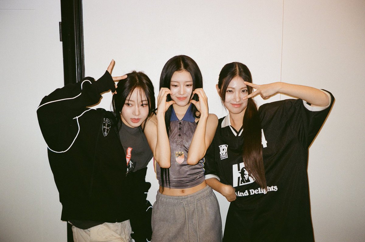 happy 100 days, <a href="/ablume_official/">ablume official</a> <a href="/ablume_twt/">ablume_twt</a> 🥹

I’m so proud of you three for everything you’ve accomplished and look forward to blooming with you for a long time 🌸💙

100 DAYS BLOOMING WITH ABLUME
#ABLUME_100_BLOOMING_DAYS
#100_DAYS_AS_WEBLUME