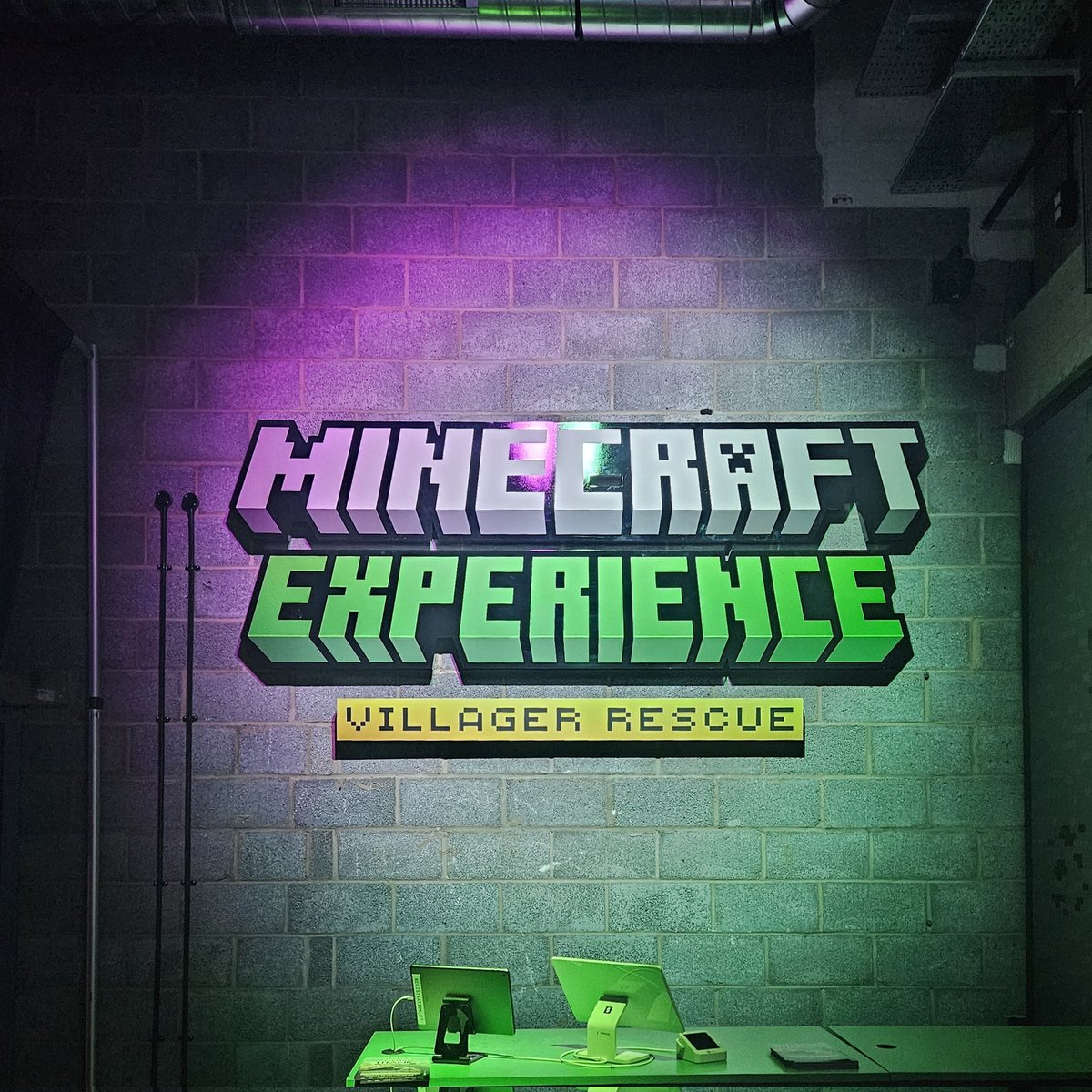 มาเที่ยวแล้วโดนขอบัตรปชช.ค่ะ ดิชั้นแก่แล้ว 😭😭😭 ปล่อยฉันเข้าไปเล่นเถอะ 😭😭