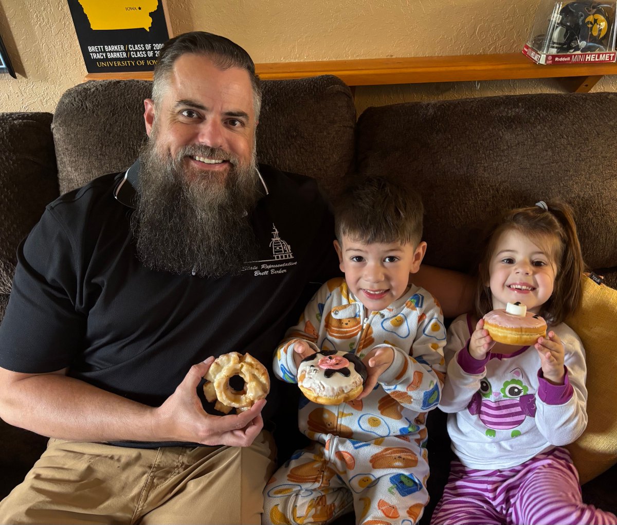 These two love animals, so I had to bring them home some delicious state fair themed goodies from Bricktown Bakery! 🐄  🐖  🍩