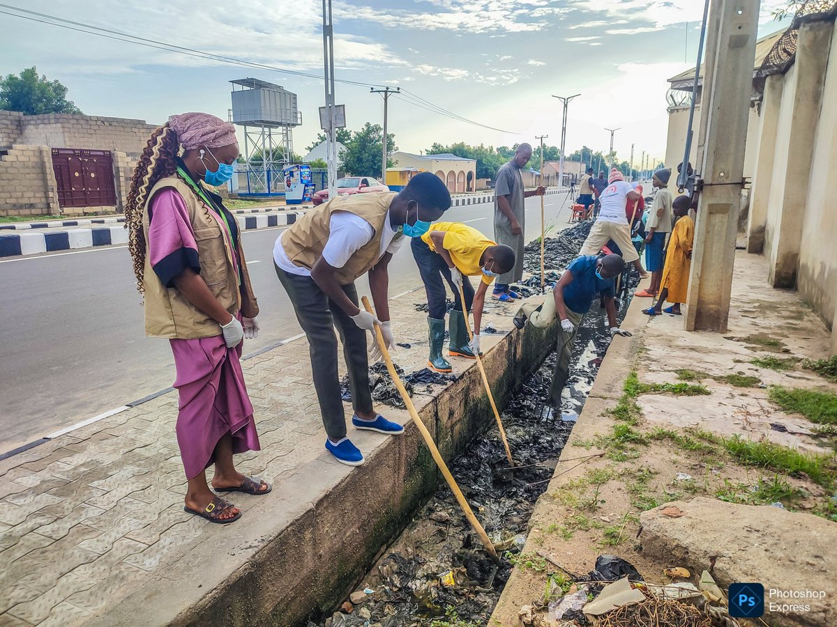 _ALSAR's tweet photo. Today, ALSAR successfully executed a one-day sanitation activity at State Low Cost Maiduguri in collaboration with the (BOSEPA). This initiative was a direct response to the community's needs, aiming to mitigate significant flood risks.
#CommunityService
#FloodMitigation
#ALSAR https://t.co/5LEn8NYL6q