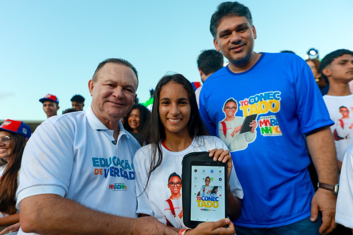 carlosbrandaoma's tweet photo. 🏟️ Bom demais ver o Castelão lotado com estudantes da nossa rede estadual 😎 E ainda vem mais: vamos entregar em torno de 30 mil chromebooks aos professores, colocando a educação do Maranhão na era digital 💻✨ https://t.co/EaES7yZEsL