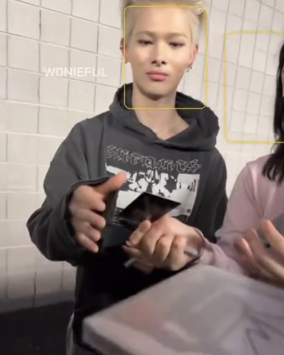 끼잉끼잉………..  너무 애기다