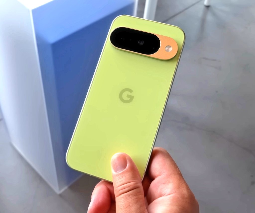 PUFF_NOVA's tweet photo. @Google @GeminiApp Attn: friends of mine.....
In a few days I will be contacting u
With this....

#GooglePixel10 
@PUFF_NOVA
#MadeByGoogle 

Farewell to #iphone
It was fun while it lasted... https://t.co/JcldqQ2a3K