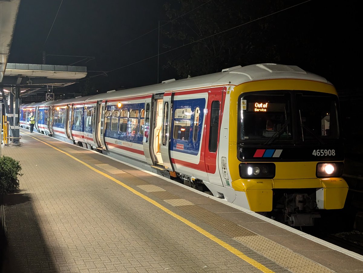 Here's <a href="/Se_Railway/">Southeastern</a> 465908 'Chris Green' at Ashford International this evening about to head to the depot ready for the open day on Sunday the 24th of August!