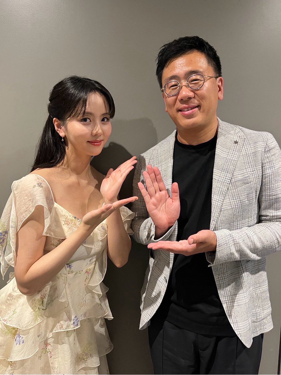 OMG!! Sohyun looking so beautiful in that dress and with that long hair!! 😭😍 #KimSoHyun