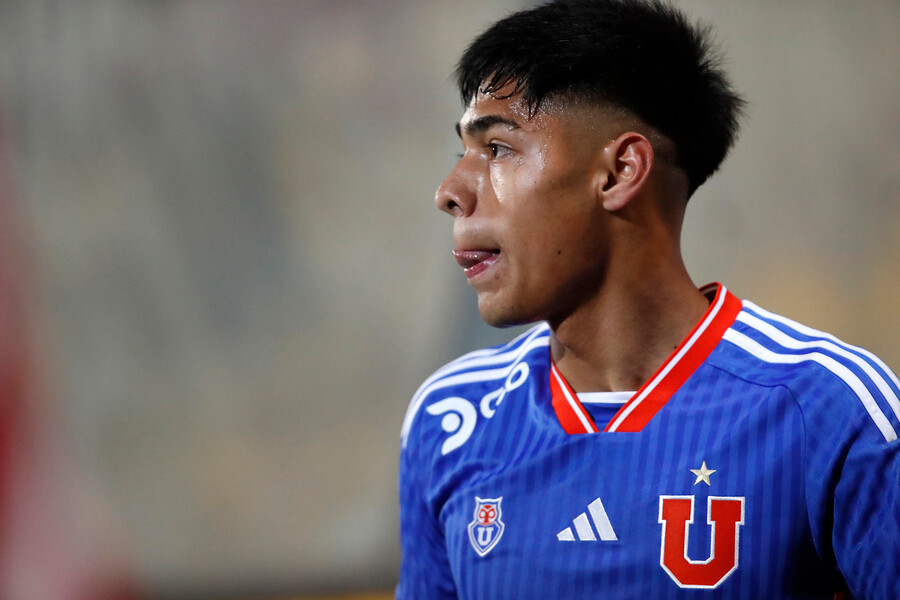DrSecretario's tweet photo. ⚽️ FC Porto entra na corrida com o SL Benfica por Dario Osorio, extremo chileno do Midtjylland. Jovem promessa, avaliado em 12M€, encaixa no perfil de aposta de futuro dos dragões.  #FCPorto #Mercado 

Correto. https://t.co/u6FUMTfQay