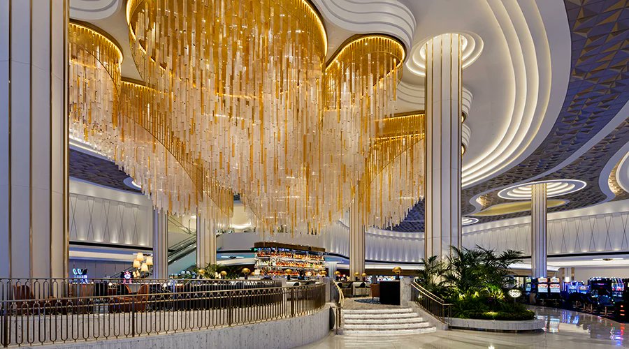 The Vegas Guru® (@thevegasguru_) on Twitter photo There are some beautiful casino bars in #LasVegas , but not many exude the class and glamour that this one - at the Fontainebleau <a href="/fblasvegas/">Fontainebleau Las Vegas</a> - does every day There are some beautiful casino bars in #LasVegas , but not many exude the class and glamour that this one - at the Fontainebleau <a href="/fblasvegas/">Fontainebleau Las Vegas</a> - does every day