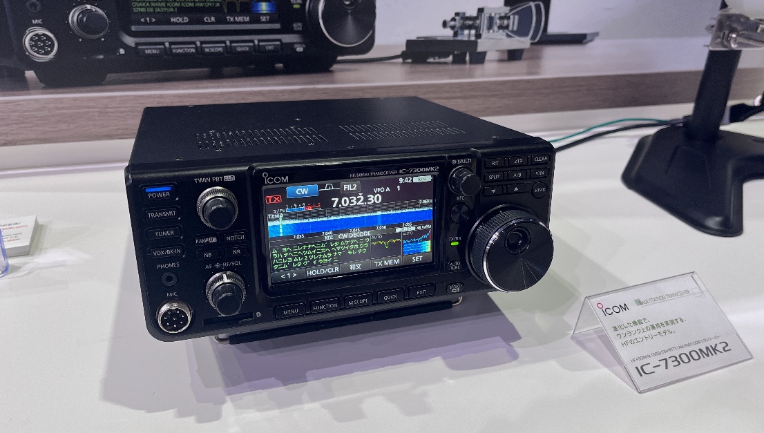 ICOM IC-208D アイコム IC-208D hqdefault.jpg