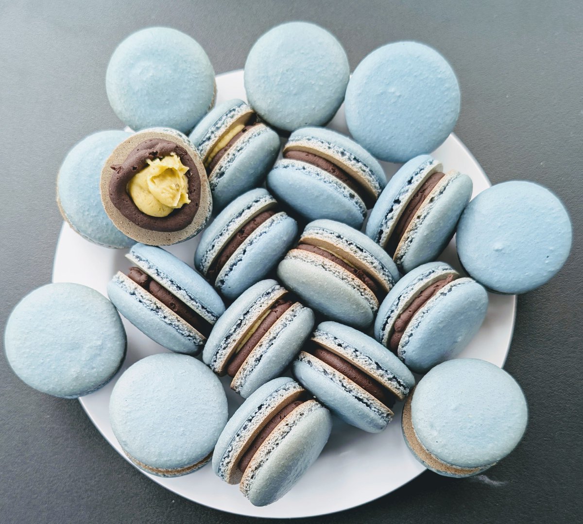 CherylCorrin's tweet photo. Chocolate Pistachio Macs! https://t.co/41M26bF4ai