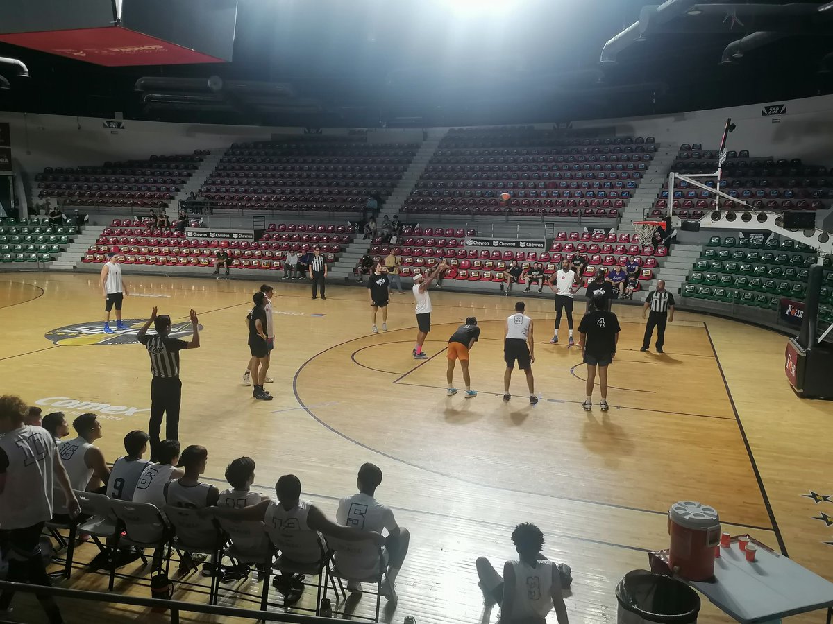 RevistaXihka's tweet photo. Con la fuerza de @rodrigofh1101, #FORH Hermosillo vive su pretemporada 🏀🔥.
Del 22 al 24 de agosto se preparan para llegar con todo al inicio de la Liga del Pacífico este 5 de septiembre. 💪⚡
@AlfonsoDurazo @ProyectoPuente  @ErubielDurazo44 @CODESONoficial @uniradiosonora https://t.co/nJOgI2zVNJ