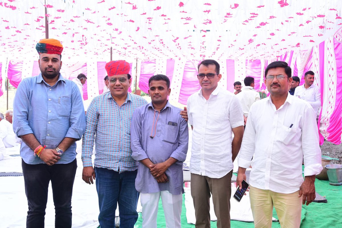 बड़े भाई साहब रणजीत जी कड़वासरा चौधरी को जन्मदिन की हार्दिक बधाइयां शुभकामनाएं!
प्रभु श्री राम का आशीर्वाद आप पर हमेशा बना रहे
<a href="/RanjeetKarwasr4/">Ranjeet Karwasra</a> <a href="/DrSatishPoonia/">Satish Poonia</a> <a href="/BJP4Rajasthan/">BJP Rajasthan</a>