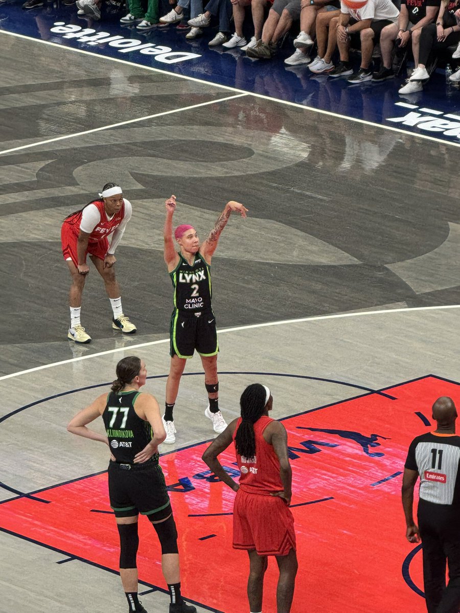 super sculptor Amy K Hucks tweet media