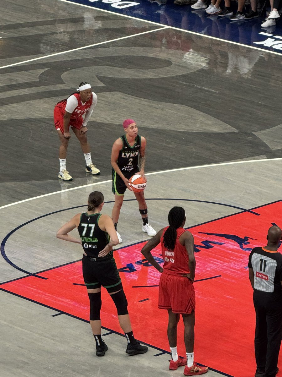 super sculptor Amy K Hucks tweet media