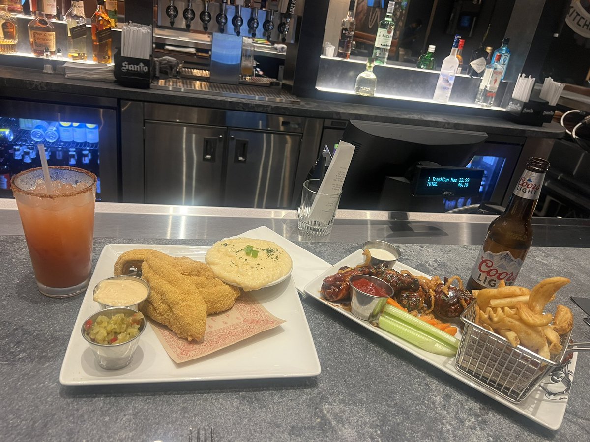 lennymcgarvey's tweet photo. Had a $75.00 comp in food , ordered and what’s the chance, the bill comes to $74. 77 ? Thank You @Horseshoetunica @CaesarsRewards #SevenStar https://t.co/4Xfo3N5JkN