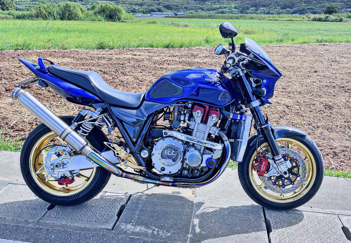 okinawa098a's tweet photo. 日曜日はバイクに乗ってみようかな

#cb1300sf https://t.co/khOuWBDu67