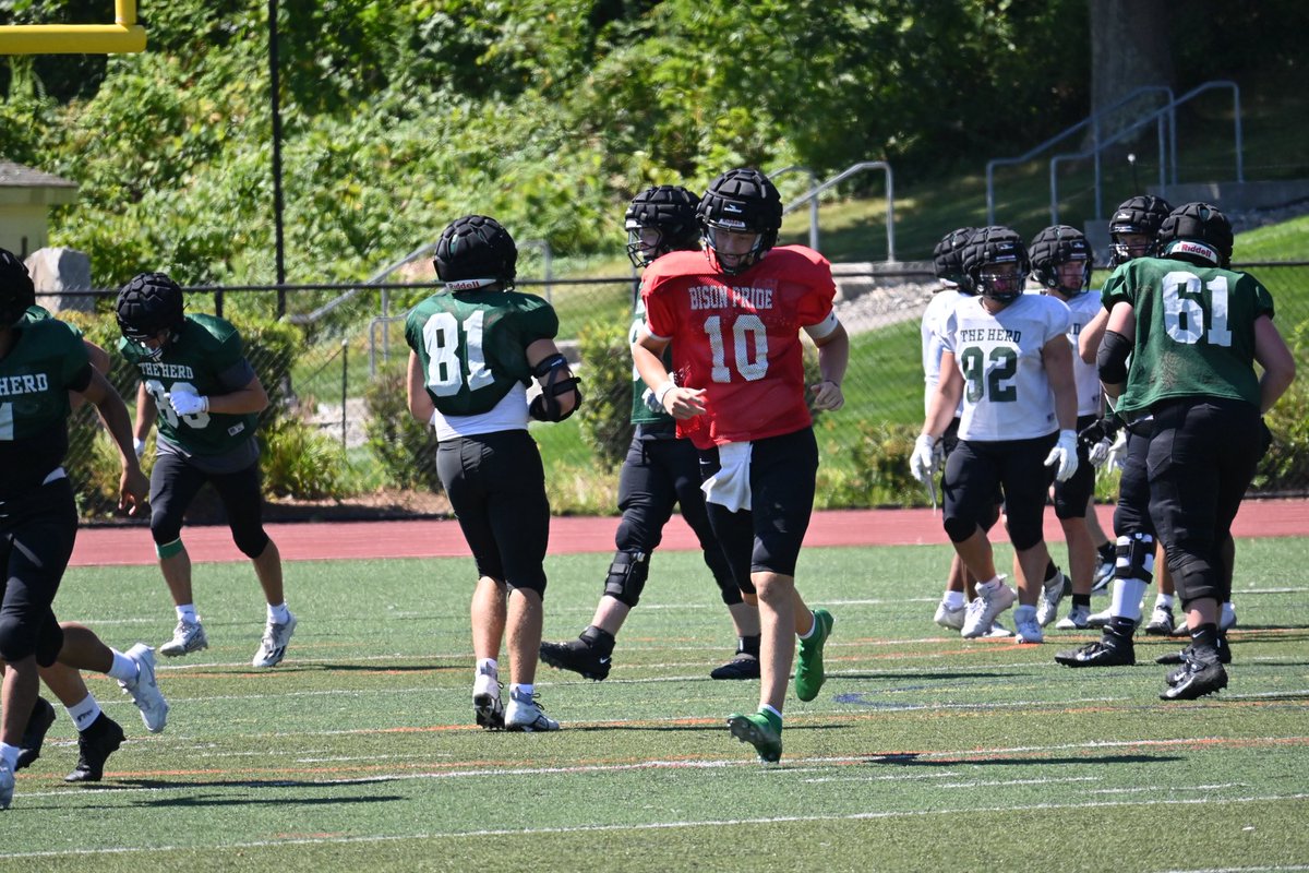 Today, your Nichols College Bison wrapped up our BISON Scrimmage‼️🦬 It was great to see the HERD compete against each other 💪

#FULLTHROTTLE🏈
#JoinTheHERD💪🦬