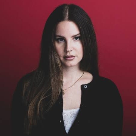 updatecultura's tweet photo. Lana Del Rey agora tem a MAIOR ARRECADAÇÃO FEMININA do Aviva Stadium, na Irlanda, com mais de 8,4 MILHÕES DE DÓLARES em faturamento. https://t.co/ESQ6XcocFb