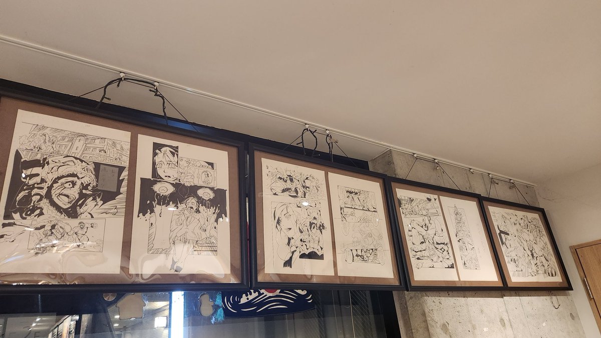 halogenCaH's tweet photo. ✒【告知】✒
#タリーズコーヒー下北沢店　#漫画原画　
ご縁ありまして、8/22～9/4の日程でTULLY'S COFFEE下北沢店様にて実施の店内展示スペースに拙作 HOTSPOT の原画を展示させて頂いております。

美味しいお飲み物と一緒に、是非ご覧ください！ https://t.co/rrb7EDULOh