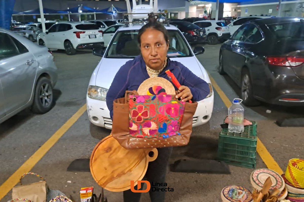 linea_directa's tweet photo. “Necesito para la inscripción📄”: Alicia 👩🏽 vende y cambia artesanías 🧺🎨🖌️ por útiles escolares 📚 en Mazatlán 🌴

Fotos: Laura Galván https://t.co/t4dvchx5AV