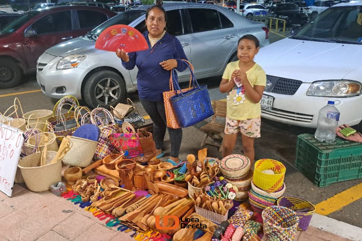 linea_directa's tweet photo. “Necesito para la inscripción📄”: Alicia 👩🏽 vende y cambia artesanías 🧺🎨🖌️ por útiles escolares 📚 en Mazatlán 🌴

Fotos: Laura Galván https://t.co/t4dvchx5AV