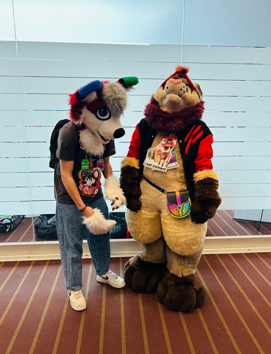 He gets tired of my silliness 

🦁: <a href="/SolasLion/">Sola Cola🔜MFF</a>