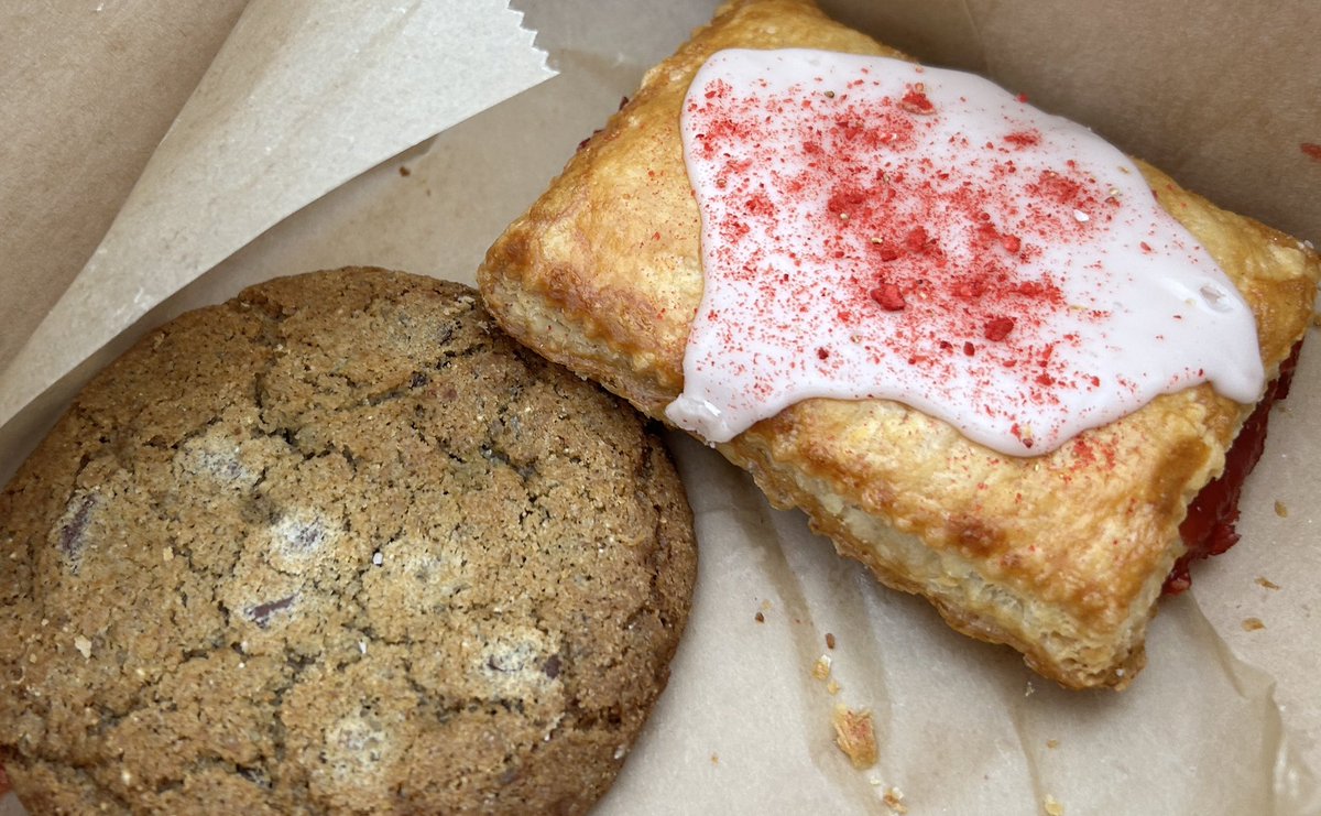 FoodStringer's tweet image. Friday Fish! Picnic in the park Magic! Amazing @TheMainGrain Bakery basket of goodies!