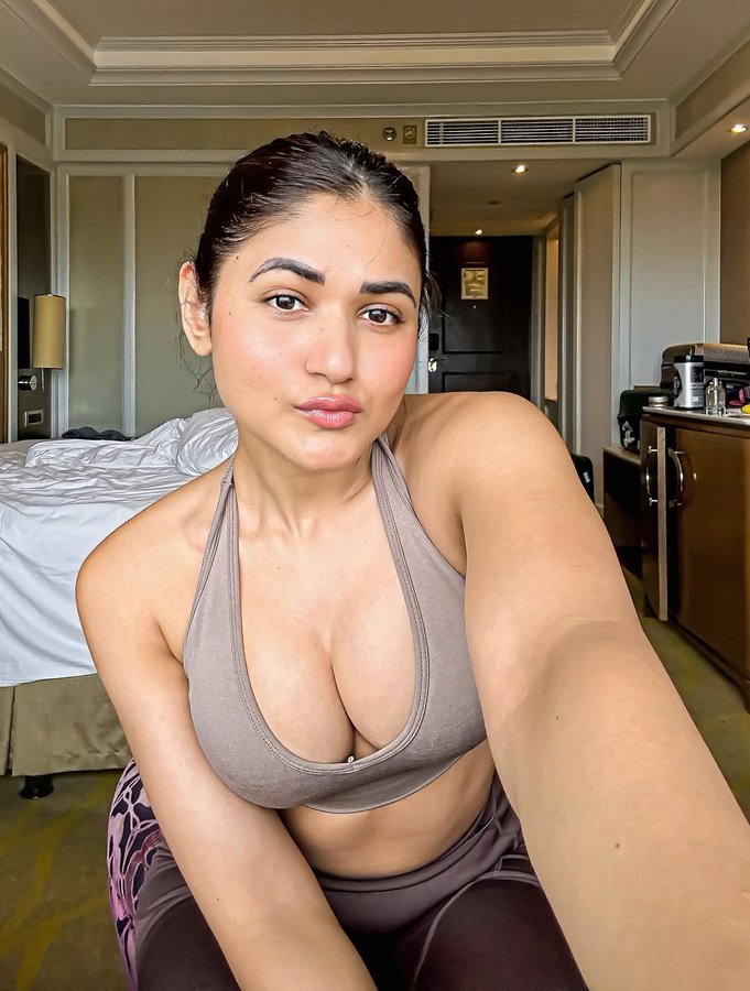 Gy_6AqdbgAAOAQn?format=jpg&name=900x900