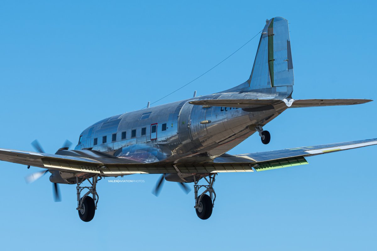 Basler LV!
El día de hoy tuvimos el placer de presenciar la llegada del primer Basler BT-67 argentino, matriculado LV-VYL a la Escuela de Aviación Militar.