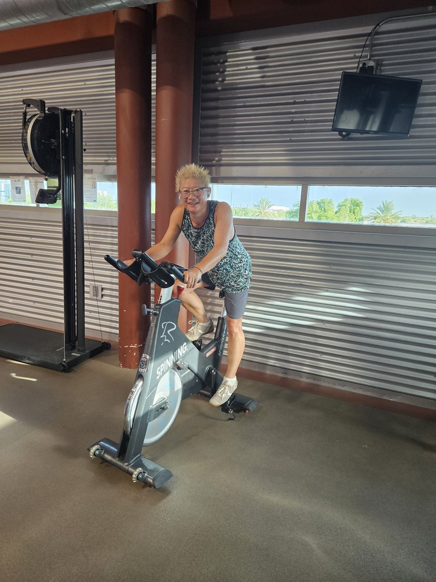 jjassociatesYin's tweet image. At The #gym early
#crosstrainer
#Spincycle
#travelvibes
#cooldown at 100 °f #arizona
With Ronnie