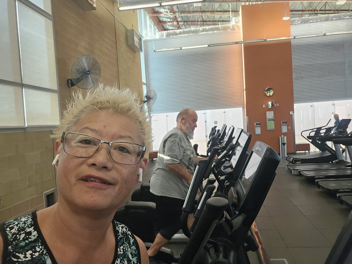 jjassociatesYin's tweet image. At The #gym early
#crosstrainer
#Spincycle
#travelvibes
#cooldown at 100 °f #arizona
With Ronnie