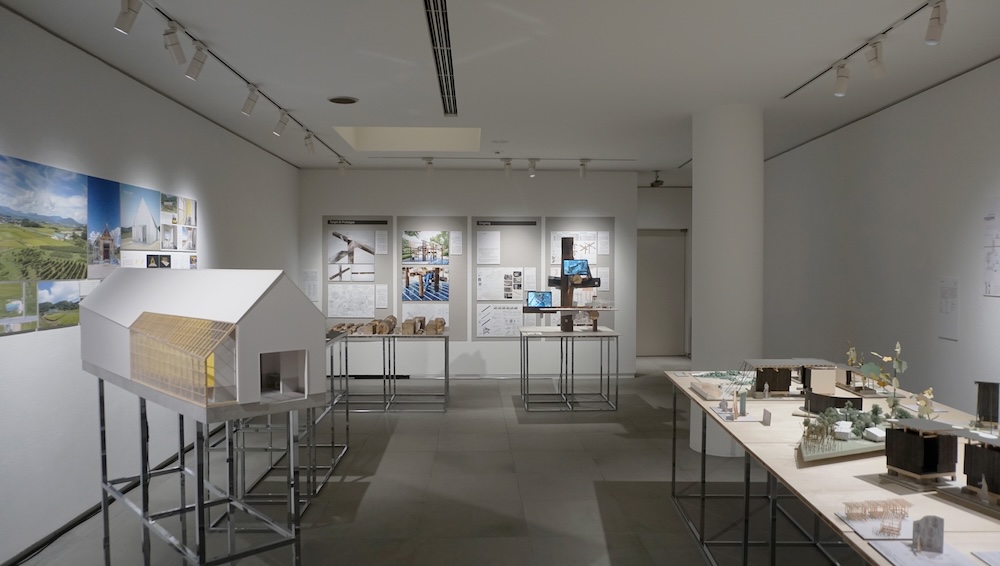 tecture1's tweet photo. 【「SDレビュー2025」東京展 9/19(金)、京都展 10/3(金)より開催】
https://t.co/L7icaGyBPf

東京はヒルサイドフォーラム、京都は京都工芸繊維大学 美術工芸資料館にて開催予定。
#TECTUREMAG
#TECTUREMAG最新記事

Photo：「SDレビュー 2025」ポスター表面、裏面 (pic.1、2)、©︎鹿島出版会(pic.3、4)