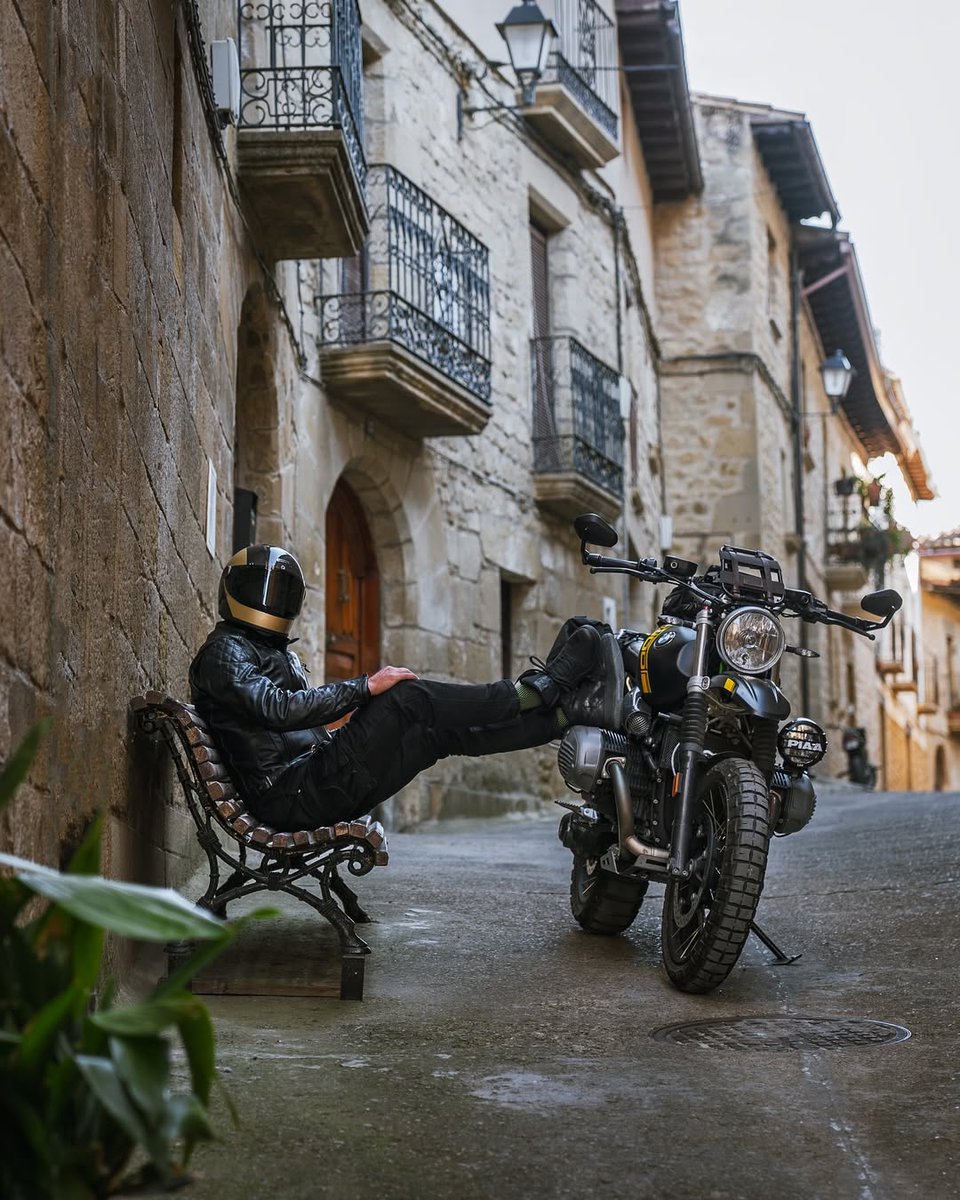 MOTORISTS17's tweet photo. スタイリッシュにバイクに乗ろう!
バイクを降りたら街に自然に溶け込むシルエットでありながら、万一のときの安全性も高いレベルで確保。PANDOMOTOはそんなライディングウェアを提案しています。
#パンドモト #PandoMoto
#モータリスト #MOTORISTS https://t.co/LTV9CITAPu