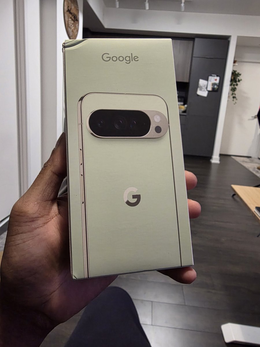 Willingly choosing to buy an iPhone over this is insane, especially in 2025.